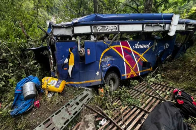 Big accident in Uttarakhand, bus carrying devotees fell 7 people died