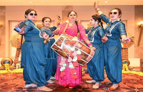 करीब 30 वर्षों से कार्यक्रम किया जा रहा है। कार्यक्रम की शुरुआत आकर्षक गिददा एवं भांगडा के साथ किया गया। मनो यू लग रहा था कि छत्तीसगढ़ की धरती पर पंजाब उतर आया हो।