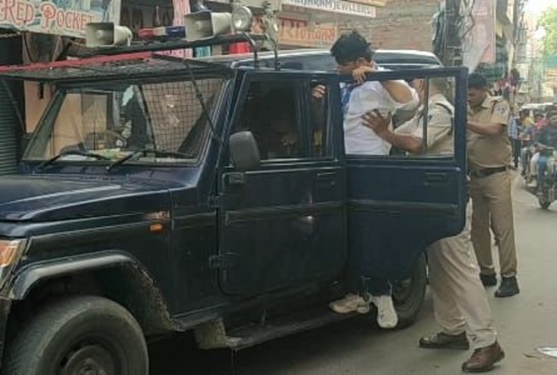 काले झंडे दिखाने की कोशिश करने वालों को किया गिरफ्तार