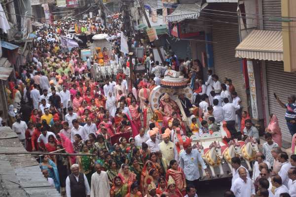 जैन सामाज का विशाल जुलूस  