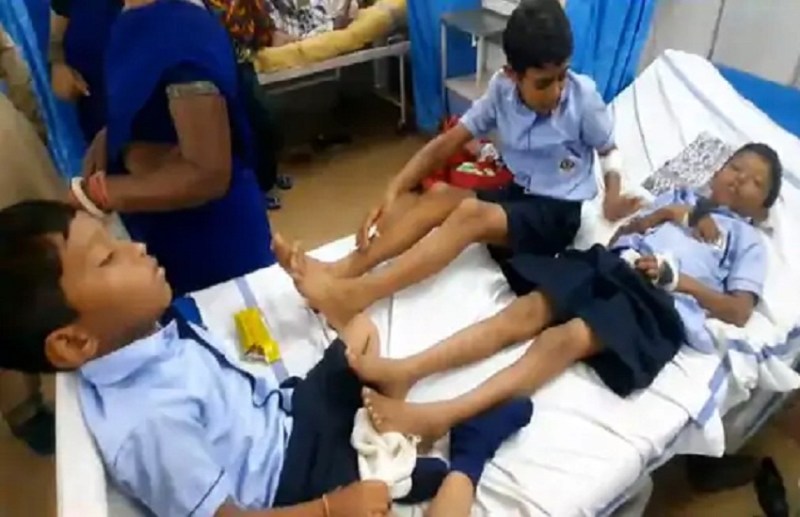आत्मानंद स्कूल के 9 बच्चे हुए घायल, अनियंत्रित होकर पलटी ई- रिक्शा, अस्पताल में चल रहा इलाज