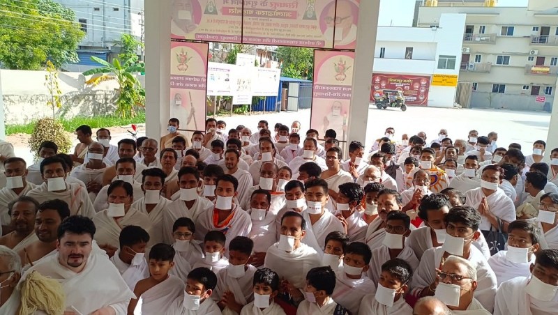 up pravartak Naresh Muni Maharaj