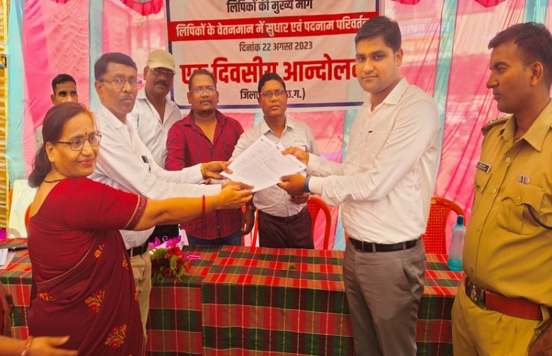 Clerks demand pay scale reform from CM Baghel