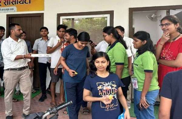 चंद्रयान की सफल लैंडिंग पर झूम उठे शहरवासी, भारत माता के जयकारों से गूंजा आसमान