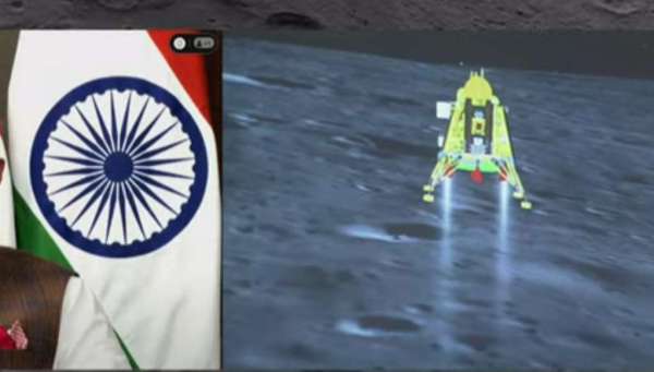 चेन्नई में आतिशबाजी, मिठाई बांटी, जश्न का माहौल