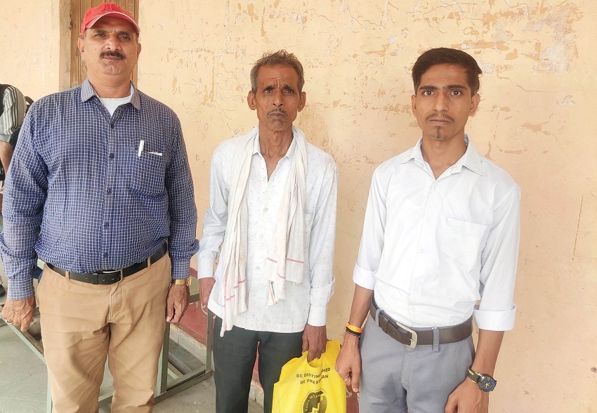 76 छात्र, 85 छात्राओं को मिली स्कूटी...पानी पताशे का ठेला लगाने वाले के यहां साइकिल तक नहीं, बेटे को स्कूटी मिली तो खुशी का नहीं रहा ठिकाना