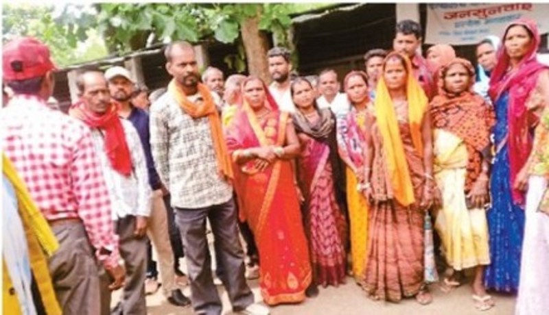 गांव से मुख्य मार्ग तक सड़क नहीं, परेशान ग्रामीणों ने दी चक्काजाम की चेतावनी