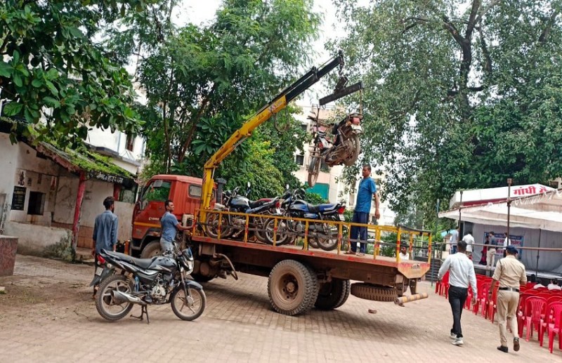 drive road vehicle carefully, control speed, otherwise big action