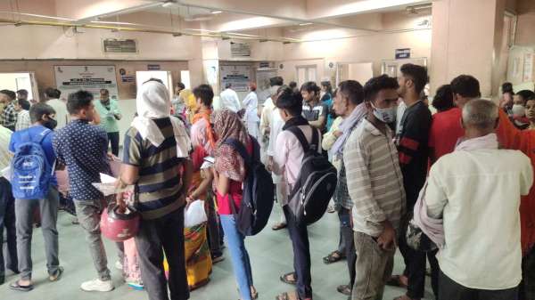 अस्पताल के आइसीयू, ओटी व वार्ड में भर्ती मरीजों को सबसे अधिक परेशानी का सामना करना पड़ रहा है।