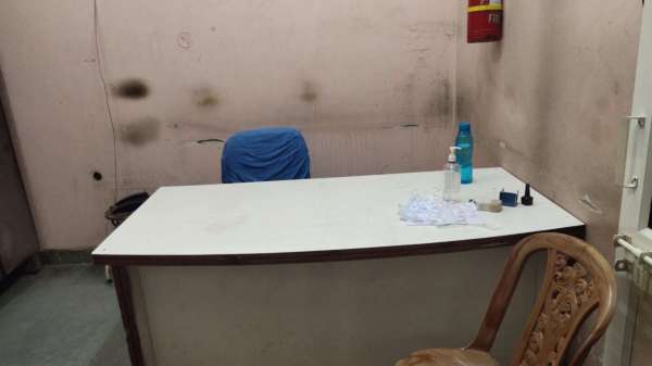 सरकारी अस्पतालों में इमरजेंसी व आईसीयू तक में इलाज प्रभावित हो रहा है। सरकारी अस्पतालों में डॉक्टरों को आॅपरेशन टालने पड़ रहे हैं।