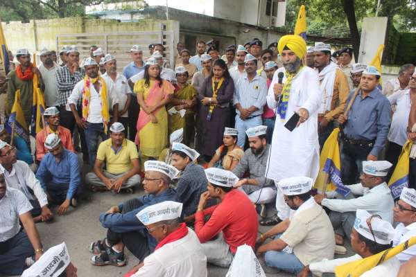 awab Do, surrounded the office of MLA Shailesh Pandey