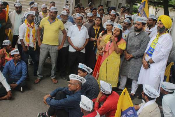 awab Do, surrounded the office of MLA Shailesh Pandey
