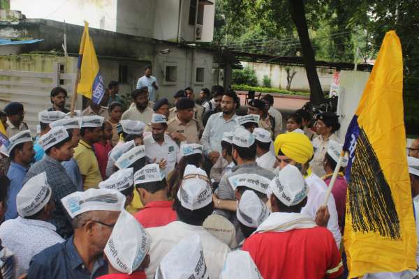 awab Do, surrounded the office of MLA Shailesh Pandey