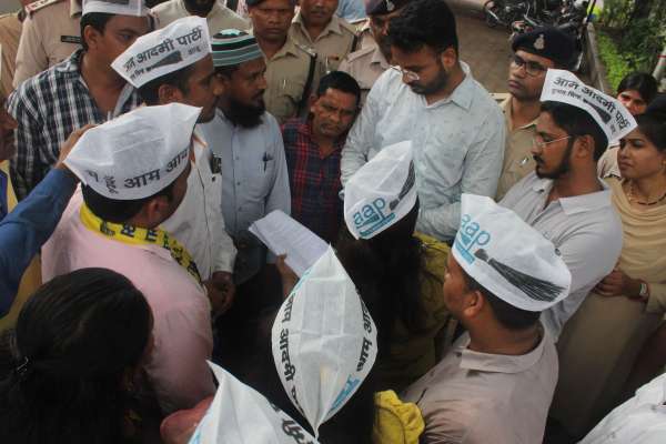 awab Do, surrounded the office of MLA Shailesh Pandey