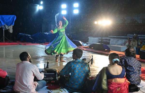 रिमझिम फुहार के बीच हुआ पावस प्रसंग