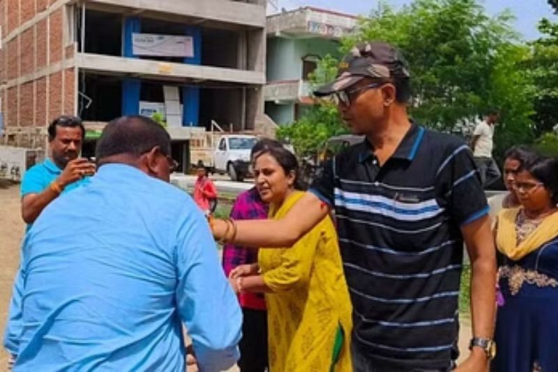  Wife thrashes engineer husband with slippers in aurangabad maharashtra