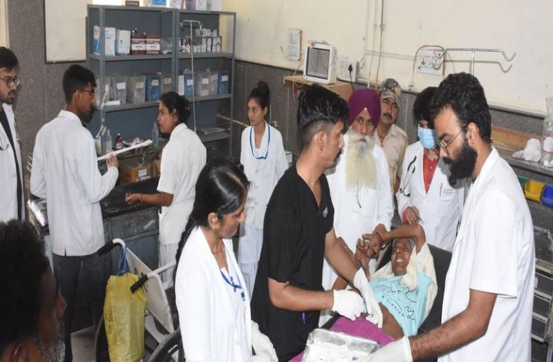 आधे उधर, आधे इधर...और इस तरह नर्सिंग कार्मिकों का सामूहिक अवकाश रहा बेअसर