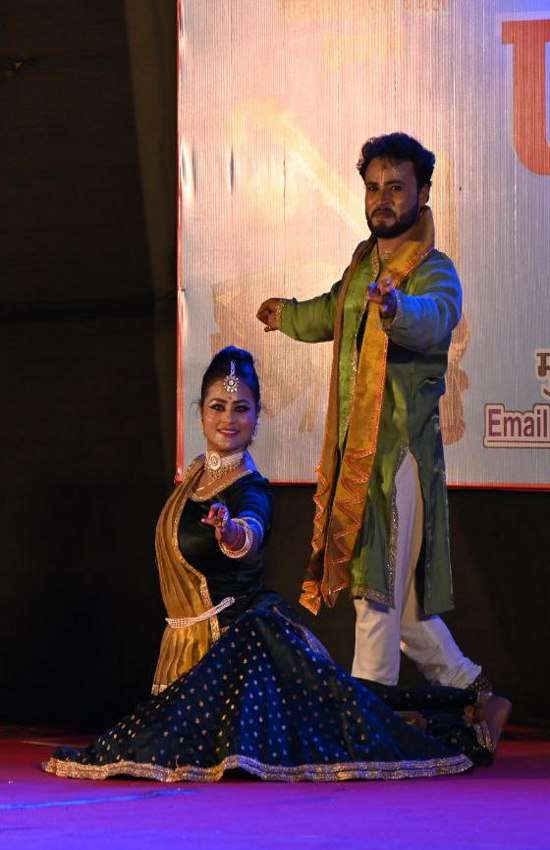  20 मिनट के कार्यक्रम में उन्होंने देवी लक्ष्मी और नरसिंहनाथ पर मंगलाचरण प्रस्तुत किया।