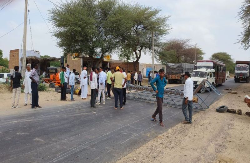 Power cut: ग्रामीण इलाकों में गुस्से का करंट, सड़कें खोदी, रास्ते रोके