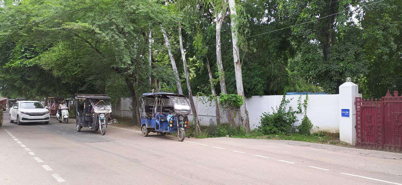 कलक्टर व जिला पंचायत सीईओ आवास