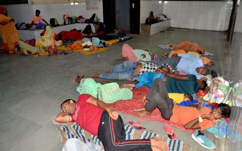 जनाना अस्पताल या रैन बसेरा!