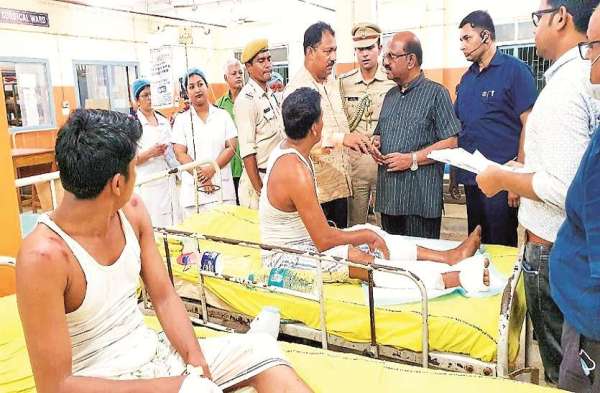 जिस समय धमाका हुआ उस समय कई लोग कारखाने में काम कर रहे थे। घायलों में कई महिलाएं और बच्चे भी शामिल हैं। घायलों को बारासात जिला अस्पताल में भर्ती कराया गया है। कई घायलों की हालत नाजुक बनी हुई है।