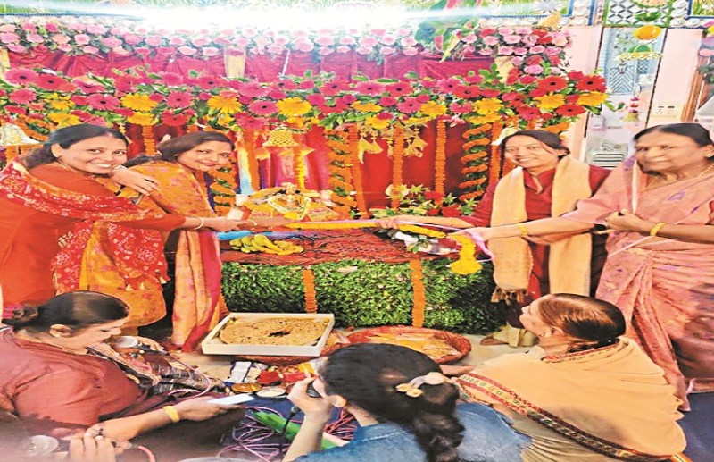 कृष्णा जन्माष्टमी 2023 : राधा कृष्ण मंदिरों में सजने लगे कान्हा के झूले, महोत्सव की तैयारी शुरू