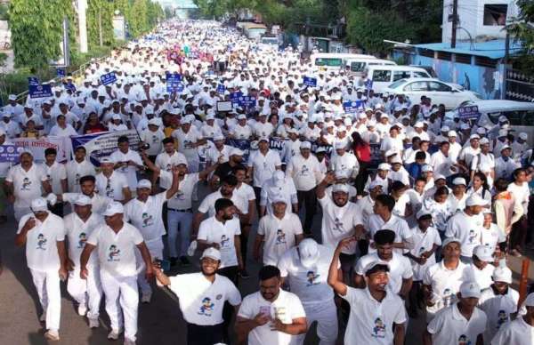 यह वाकेथॉन मरीन ड्राइव तेलीबांधा से शुरू होकर आनंद नगर चौक से होते हुए केनाल लिंक रोड से छत्तीसगढ़ क्लब होकर वापस मरीन ड्राइव पर आकर खत्म हुई।