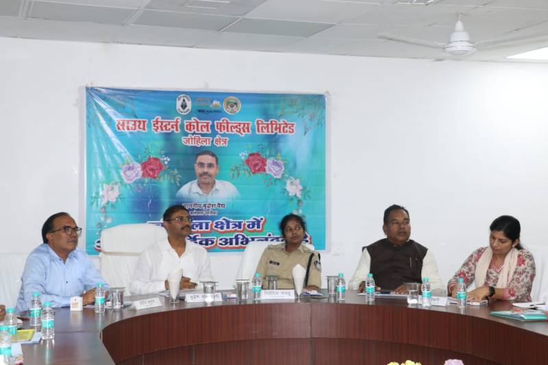 The collector asked the coal management - cooperate in removing the names of the employees who have gone from the voter list