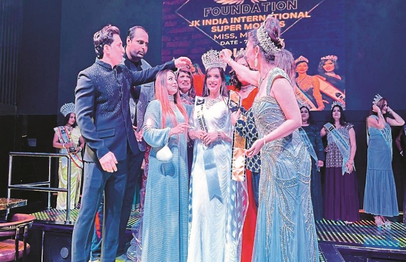 chhattisgarh girls won bueaty contest in dubai