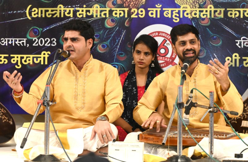 ‘मेघ मल्हार’ में सुरों की बारिश, राग देस में सुनाईं प्रेम और विरह की बंदिशें