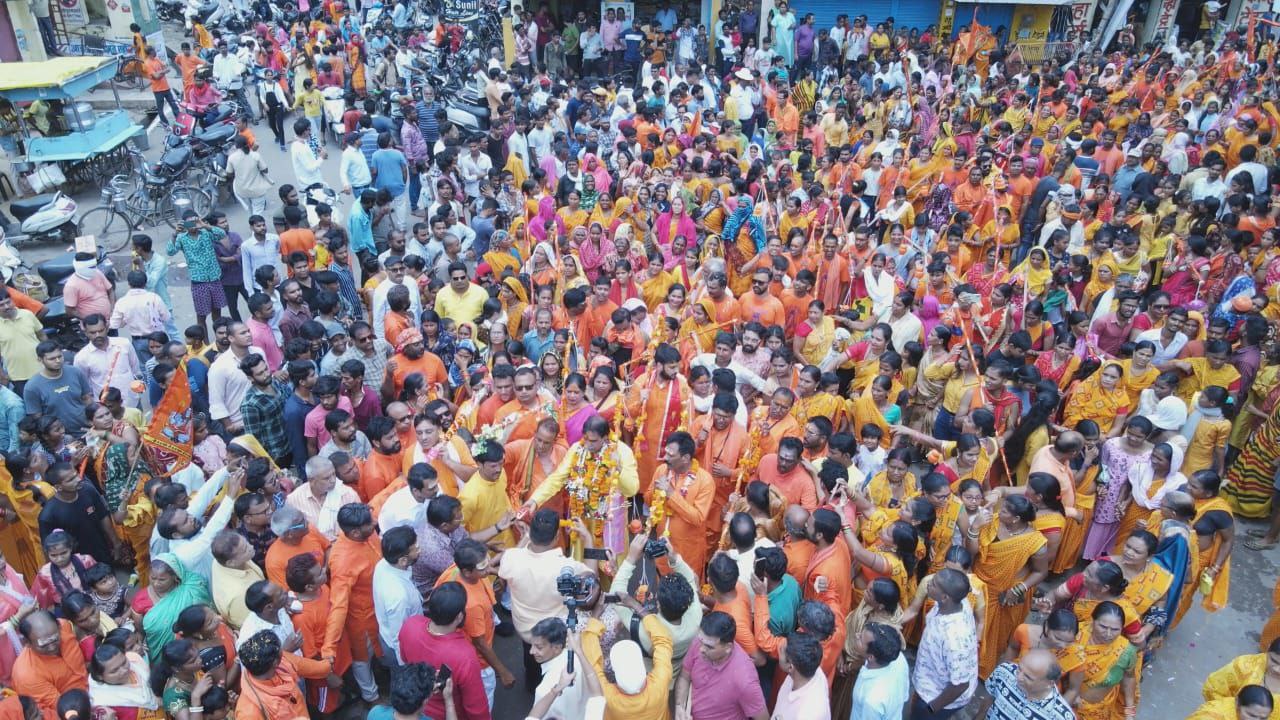 KawadYatra : श्रद्धालुओं ने त्रिवेणी से जल लाकर किया हटकेश्वर नाथ का अभिषेक
