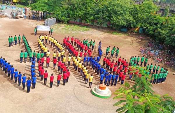  रंगोली के माध्यम से लोगों से वोटिंग करने की अपील