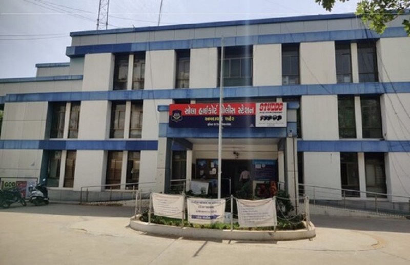 Ahmedabad: डरा धमकाकर व्यापारी से 60 हजार वसूलने के आरोप में 2 पुलिसकर्मी, एक टीआरबी जवान गिरफ्तार