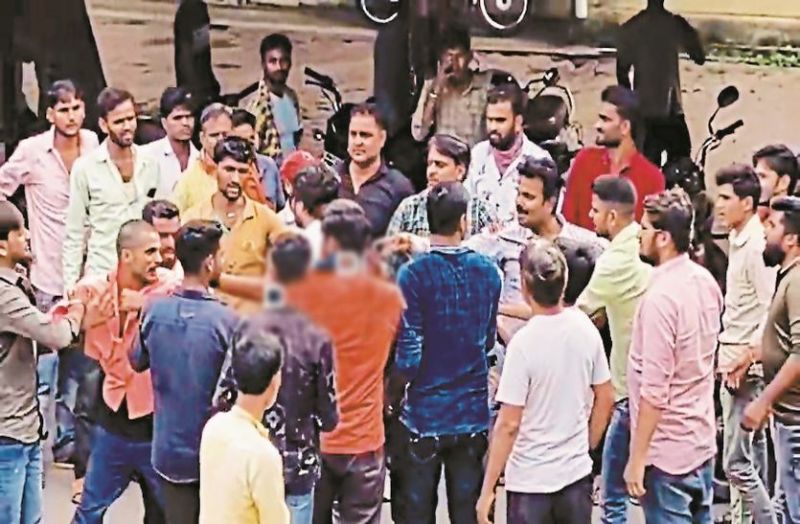 Indore News : नगर निगम ठेकेदार के कर्मचारियों में मारपीट