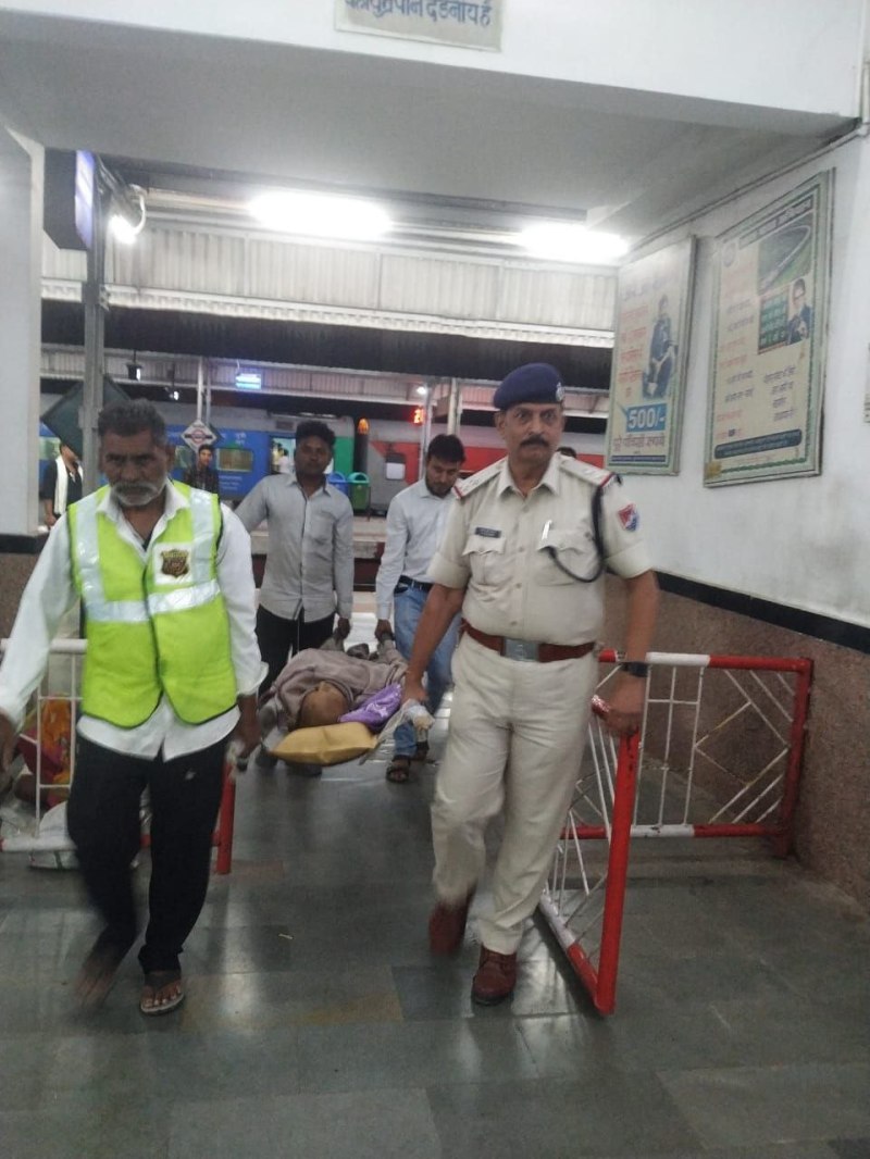 जनता एक्सप्रेस से यात्रा कर रहे बिहार के कैंसर मरीज की हरदा में मौत