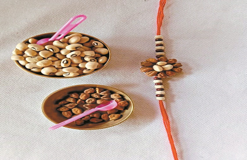 Raksha Bandhan 2023: मूंग-मसूर और चना-झुरगे से बहनें बना रहीं खास राखियां, रक्षा बंधन पर सजेंगी भाइयों के कलाई पर