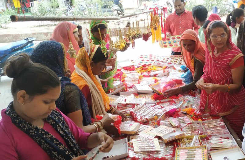 रक्षाबंधन: शहर से लेकर गांव तक बाजारों में सजे राखी बाजार, अच्छी खरीदारी से व्यापारी भी हुए खुश