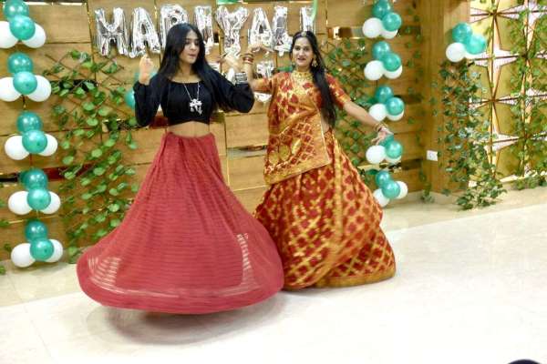 तीज उत्सव में बिखरी लोक संस्कृति