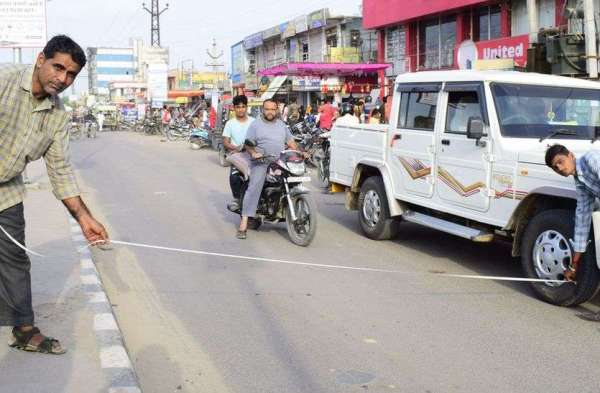 सिणधरी रोड: 100फीट चौड़ी सड़क पर 70फीट अतिक्रमण...आओ नाप लो