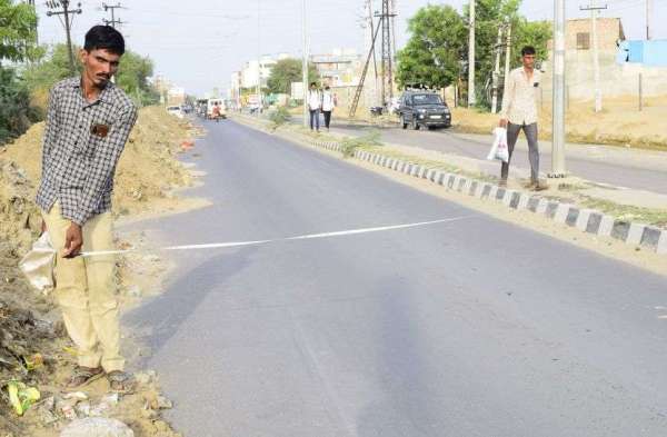 सिणधरी रोड: 100फीट चौड़ी सड़क पर 70फीट अतिक्रमण...आओ नाप लो