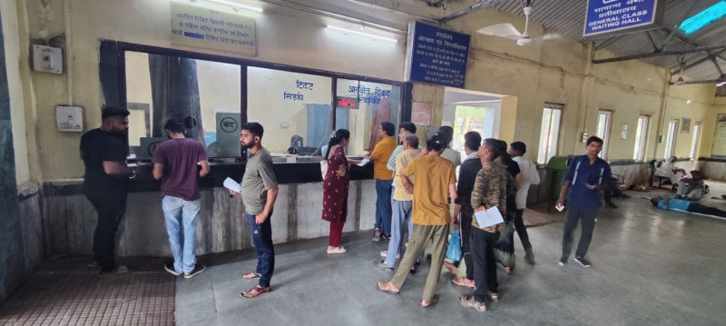 24 घंटे में 5 हजार यात्री करते हैं सफर, समान्य टिकट सिर्फ एक प्लेटफॉर्म पर