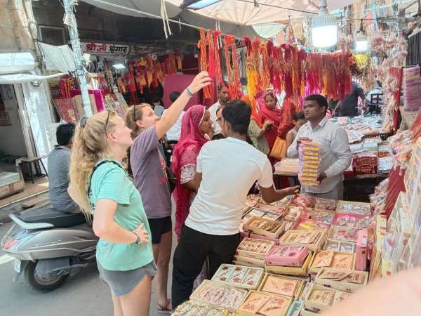 जमकर हुई खरीदारी