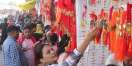 राखी के पहले बाजार में उमड़ी भीड़।