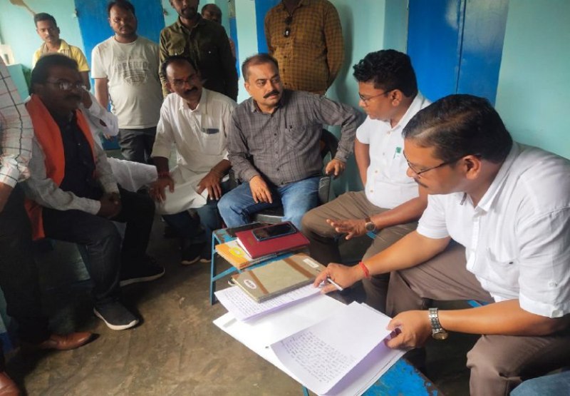 फुटबॉल फट गया तो हॉस्टल प्रबंधन ने बच्चों का बंद किया खाना-पीना, भूख से बेचैन हुए छात्र, मचा हडक़ंप तो पहुंचे शिक्षाधिकारी