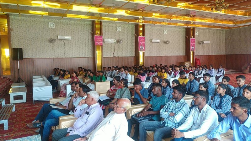 VIDEO: युवाओं की भागीदारी से ही परिवार का निर्माण संभव: कलक्टर