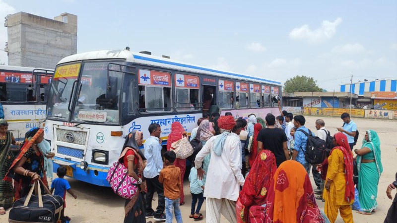 VIDEO: त्योहार पर बाजारों और बस स्टैंड पर रही भीड़