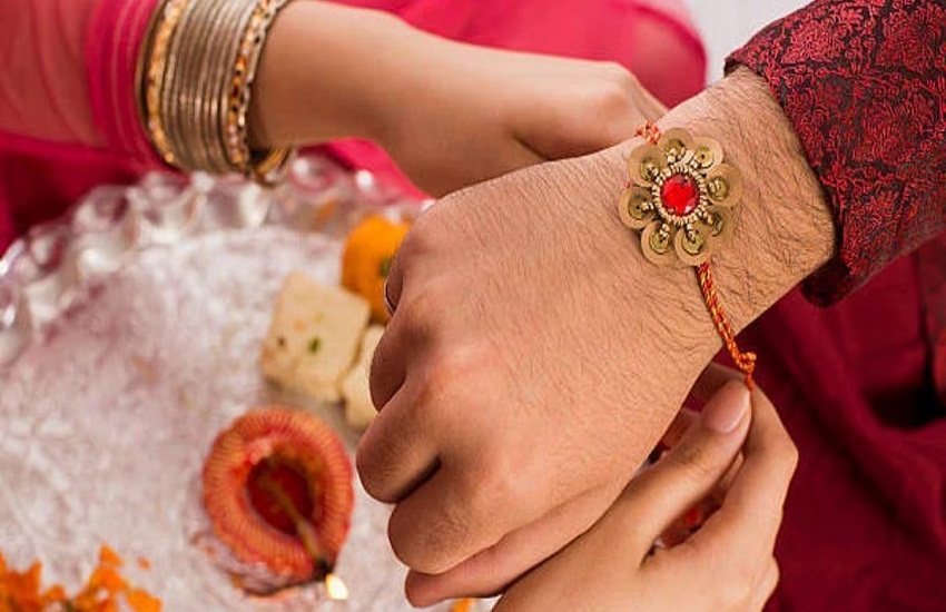 रक्षा बंधन 2023 : बहना शुभ-अशुभ राखियों का रखें ध्यान.. इन खास चीजों से करें भाई की पूजा