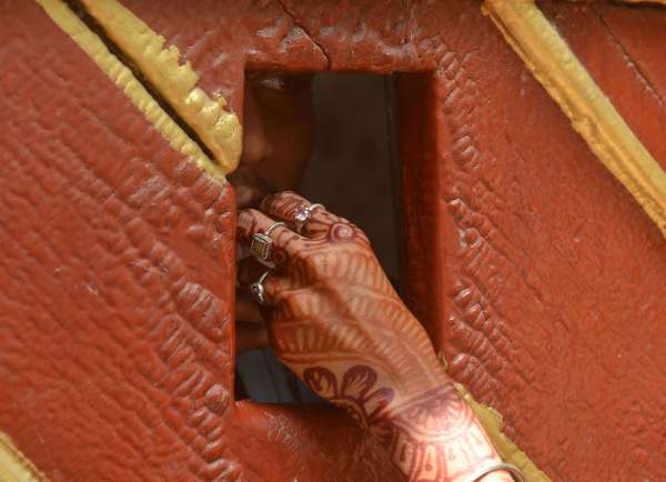 जेल में बांधी राखी