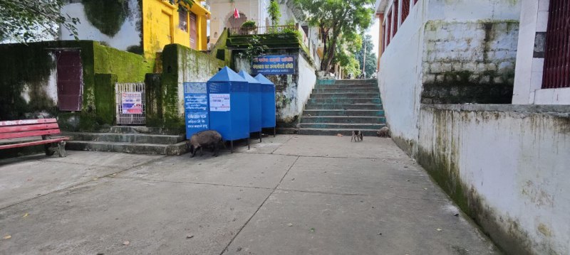 मंगलवारा घाट पर श्रद्धालुओं को पेयजल भी नसीब नहीं, गंदगी के बीच होता मृत आत्माओं के मोक्ष की पूजापाठ